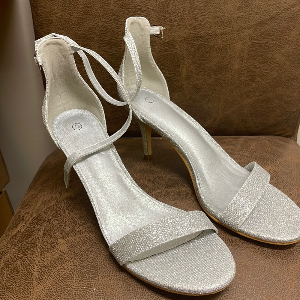 Off brand heel silver glitter size 7.5